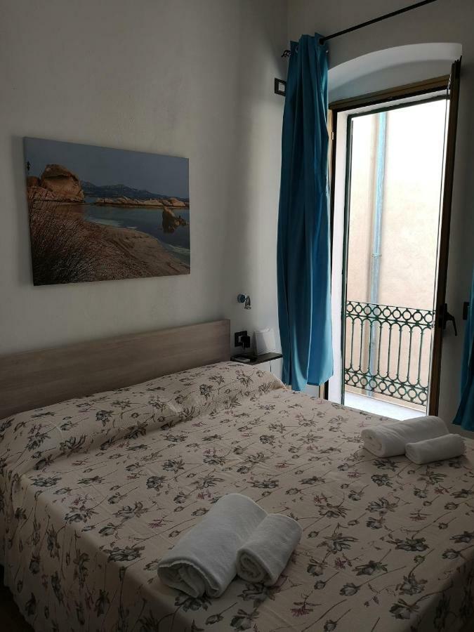 Bed and Breakfast Domo Silvia La Maddalena  Exterior foto
